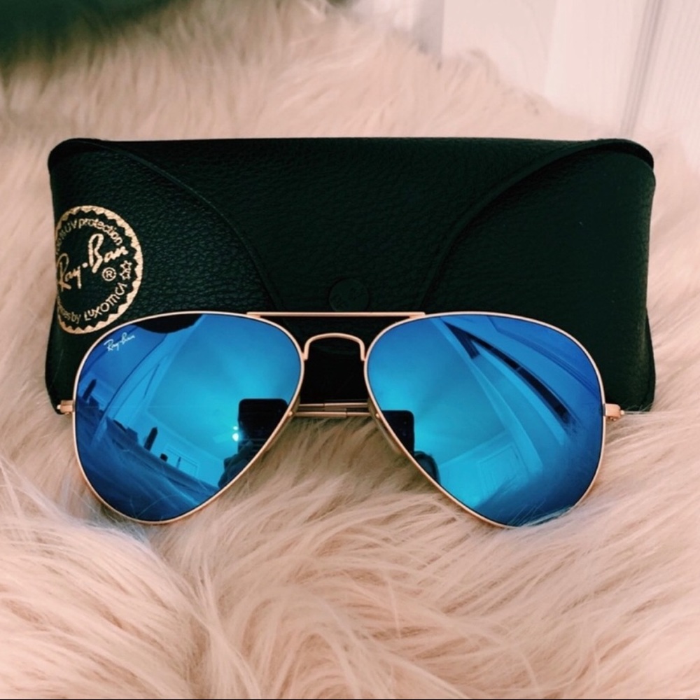 Blue rayban aviators